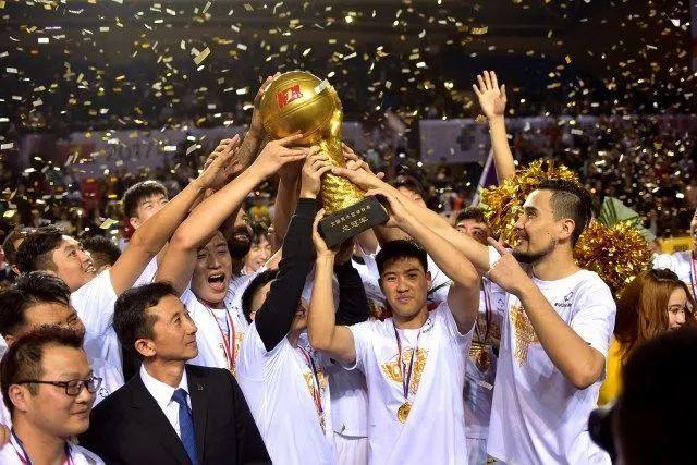 NBA新赛季前瞻：争冠格局混乱 詹杜库难现辉煌
